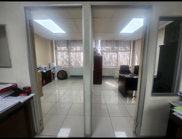 72M² OFFICE TO LET IN VORNA VALLEY